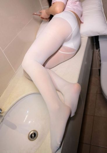 乖巧翘臀男仆被主人调教电影